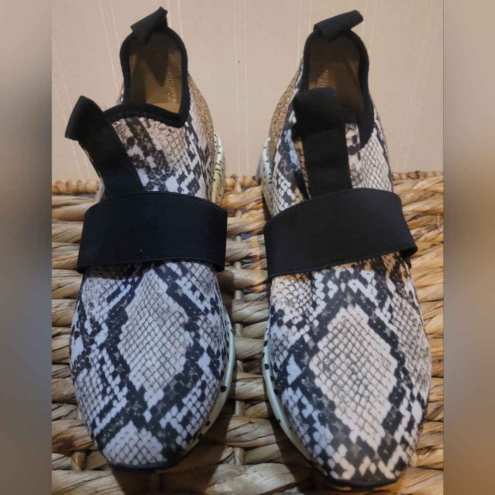 Steve Madden Black and White Sneakers with Snakeskin Pattern
